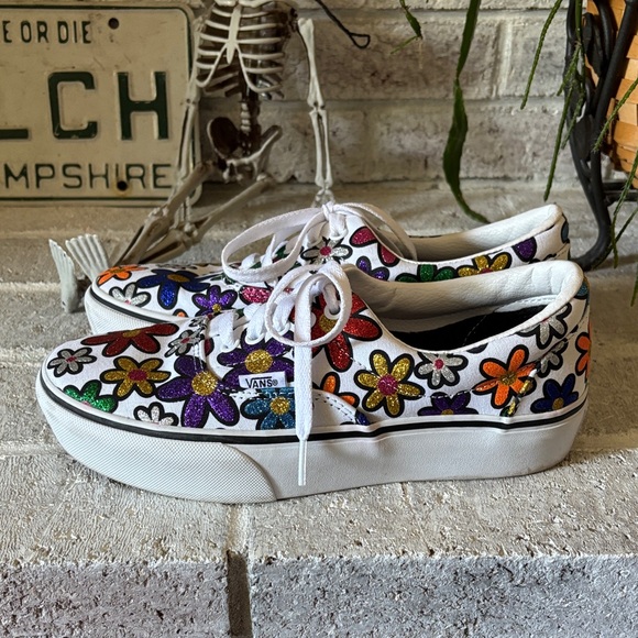Vans Sneakers with Glittery Floral Design - Picture 4 of 5
